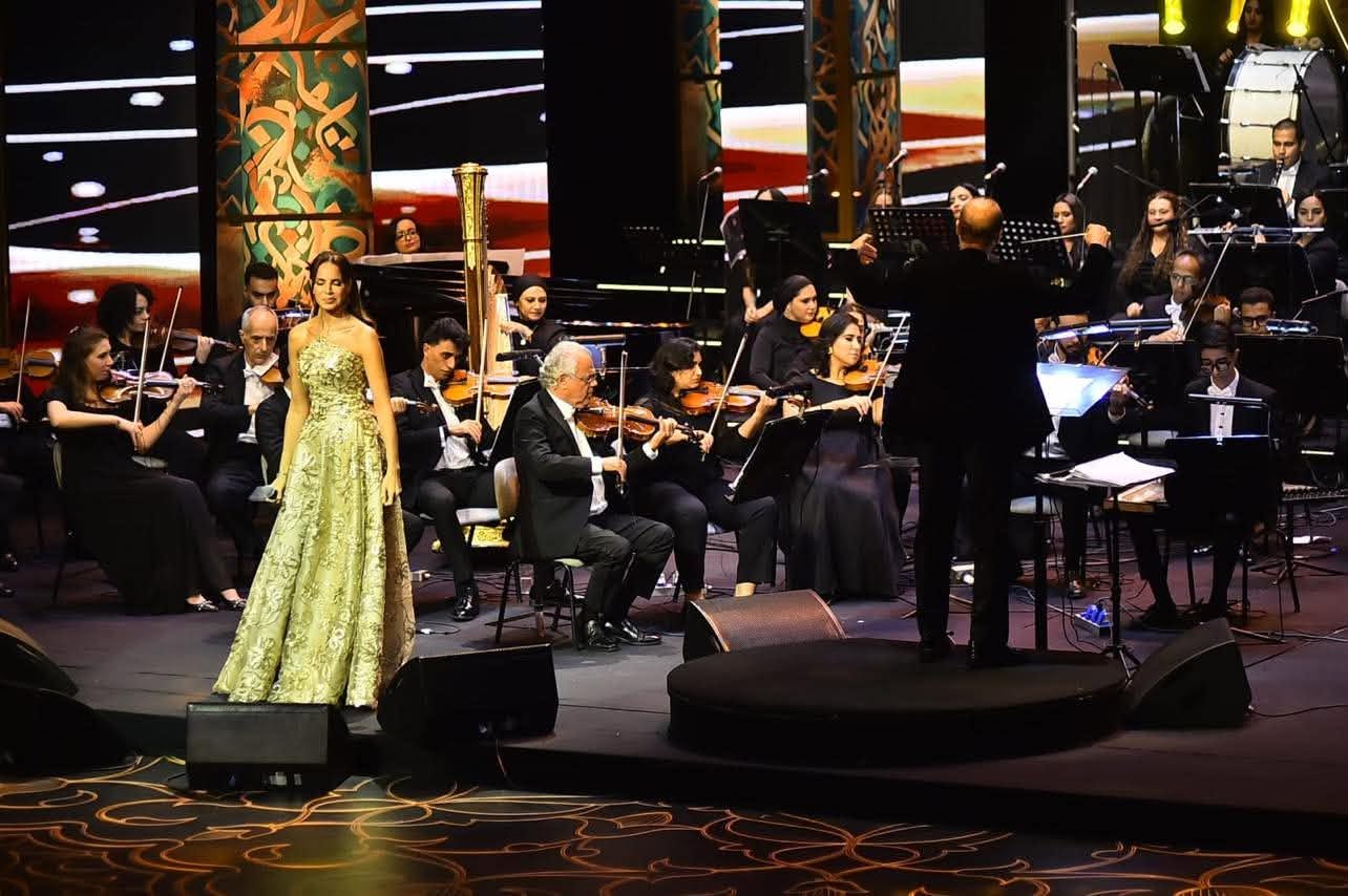 حفل الفنانة آمال ماهر في مهرجان الموسيقى العربية وسط حضور جماهيري كامل العدد