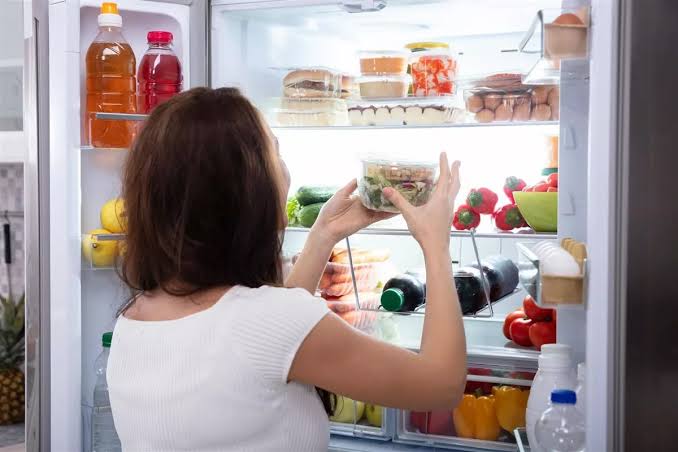 أخطاء في حفظ الطعام المطهي داخل الثلاجة تزيد مخاطر فساده