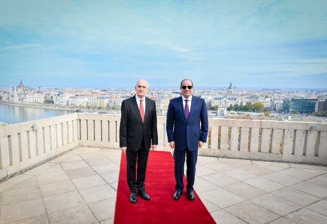 السيد الرئيس عبدالفتاح السيسي يلتقي نظيره المجري