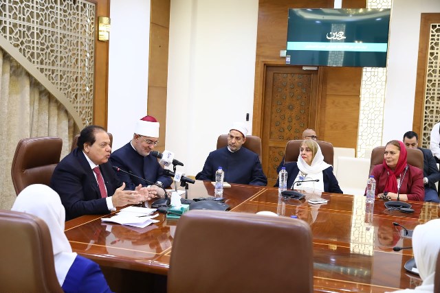 المفتي يستقبل محمد أبو العينين لمتابعة الاستعدادات النهائية لإطلاق المرجع الإفتائي الرقمي
