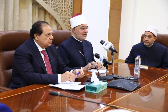 المفتي يستقبل محمد أبو العينين لمتابعة الاستعدادات النهائية لإطلاق المرجع الإفتائي الرقمي