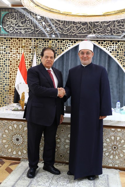 المفتي يستقبل محمد أبو العينين لمتابعة الاستعدادات النهائية لإطلاق المرجع الإفتائي الرقمي