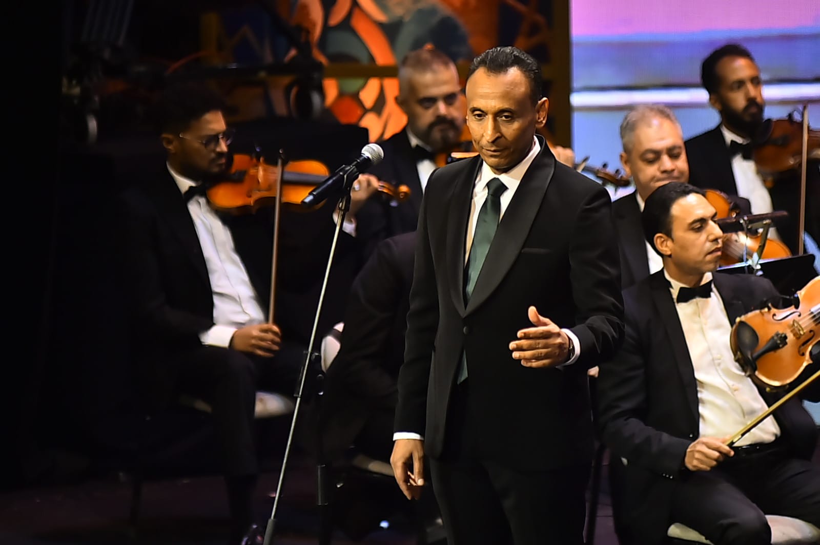 محمد الطوخي يشعل المسرح الكبير بالطرب الأصيل 