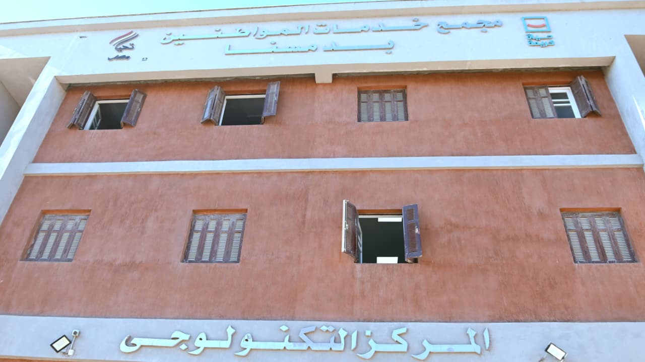 محافظ البحيرة تتفقد المركز التكنولوجي بقرية دمسنا