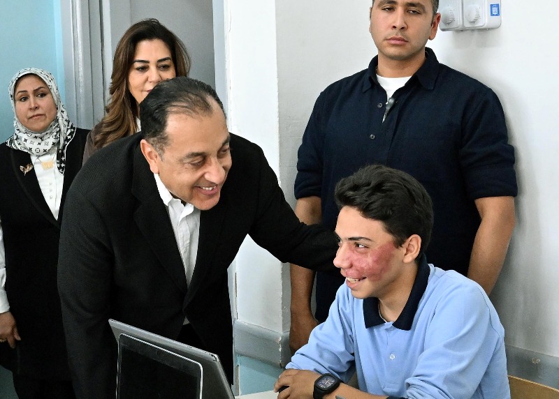 رئيس الوزراء خلال جولته التفقدية بمدرسة STEM