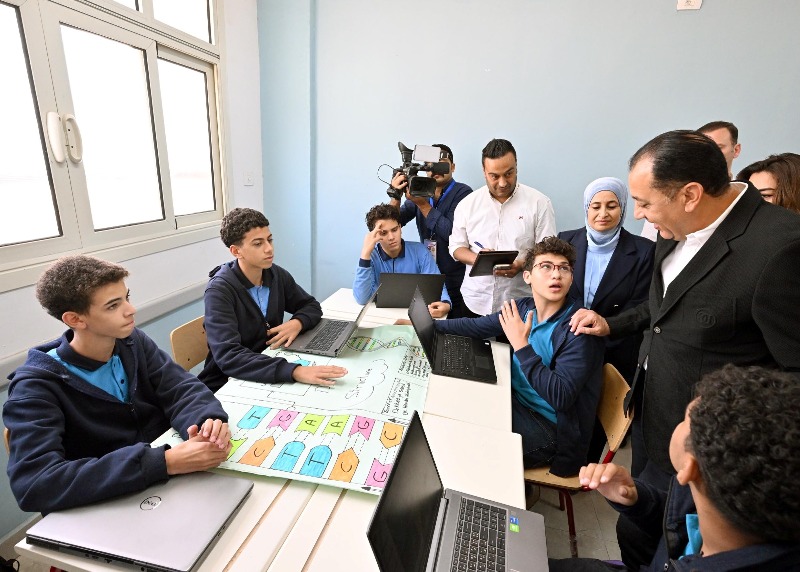 رئيس الوزراء خلال جولته التفقدية بمدرسة STEM