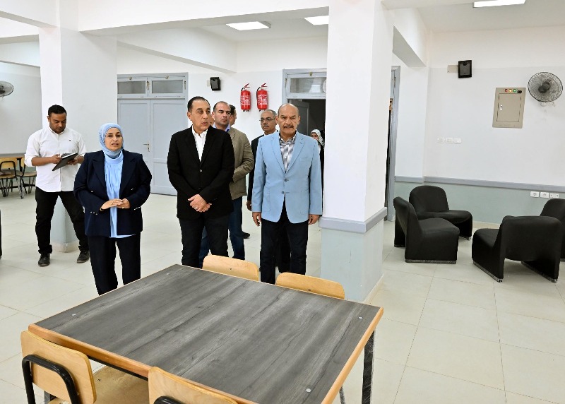 رئيس الوزراء خلال جولته التفقدية بمدرسة STEM