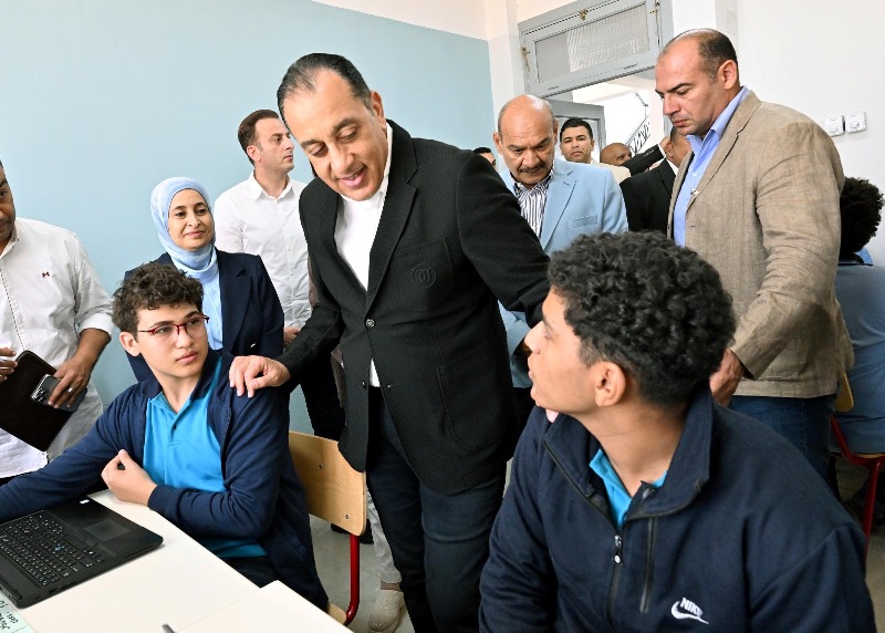 رئيس الوزراء خلال جولته التفقدية بمدرسة STEM