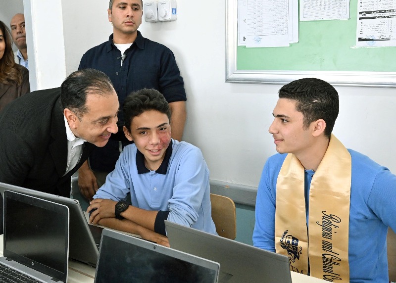 رئيس الوزراء خلال جولته التفقدية بمدرسة STEM