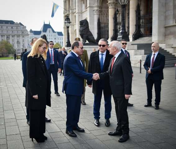 السيد الرئيس عبدالفتاح السيسي يلتقي نظيره المجري