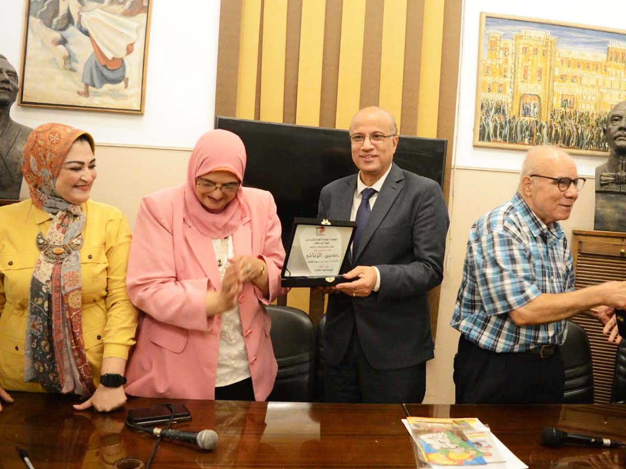 شعبة أدب الطفل باتحاد الكتاب تكرم الكاتبين أحمد زحام وحسين الزناتى