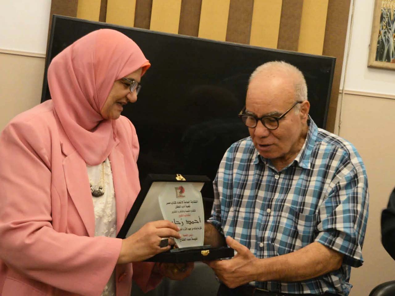 شعبة أدب الطفل باتحاد الكتاب تكرم الكاتبين أحمد زحام وحسين الزناتى
