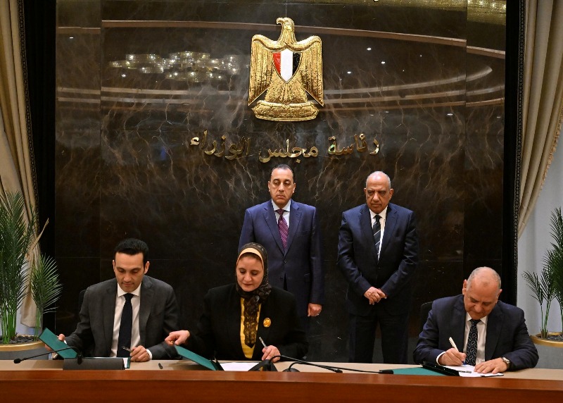  توقيع ثلاث اتفاقيات بشأن تمويل وتنفيذ مشروع  دندرة  للطاقة الشمسية