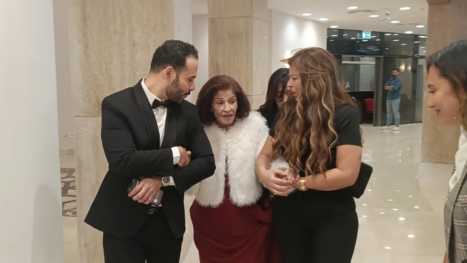 عائشة الكيلاني تصل حفل افتتاح مهرجان نقابة المهن التمثيلية