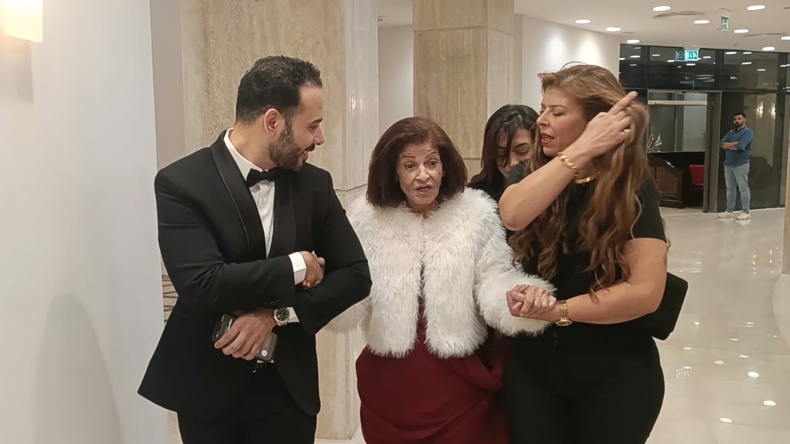 عائشة الكيلاني تصل حفل افتتاح مهرجان نقابة المهن التمثيلية