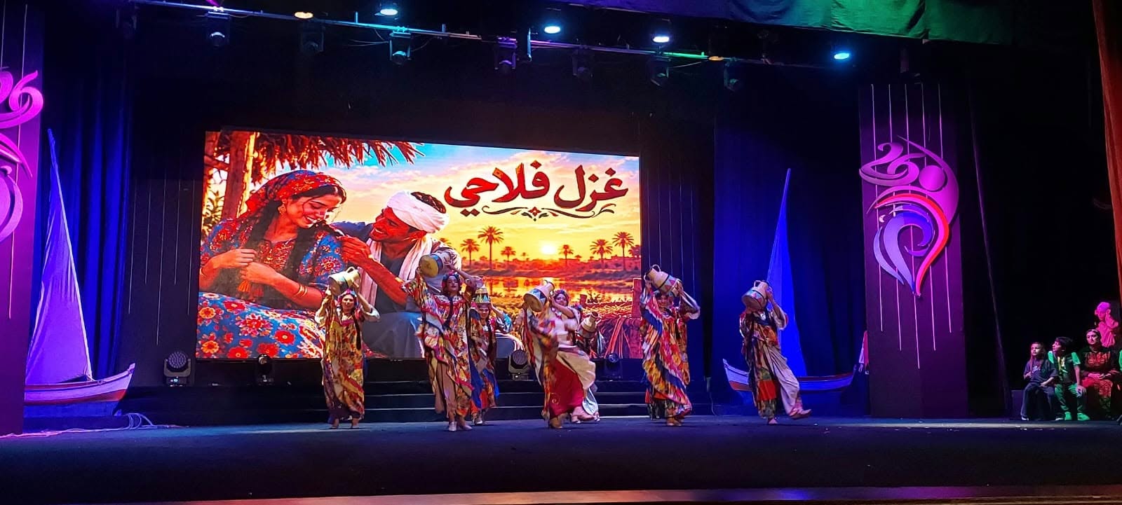 عروض الجزائر والأردن ولبنان والفنون الشعبية المصرية 