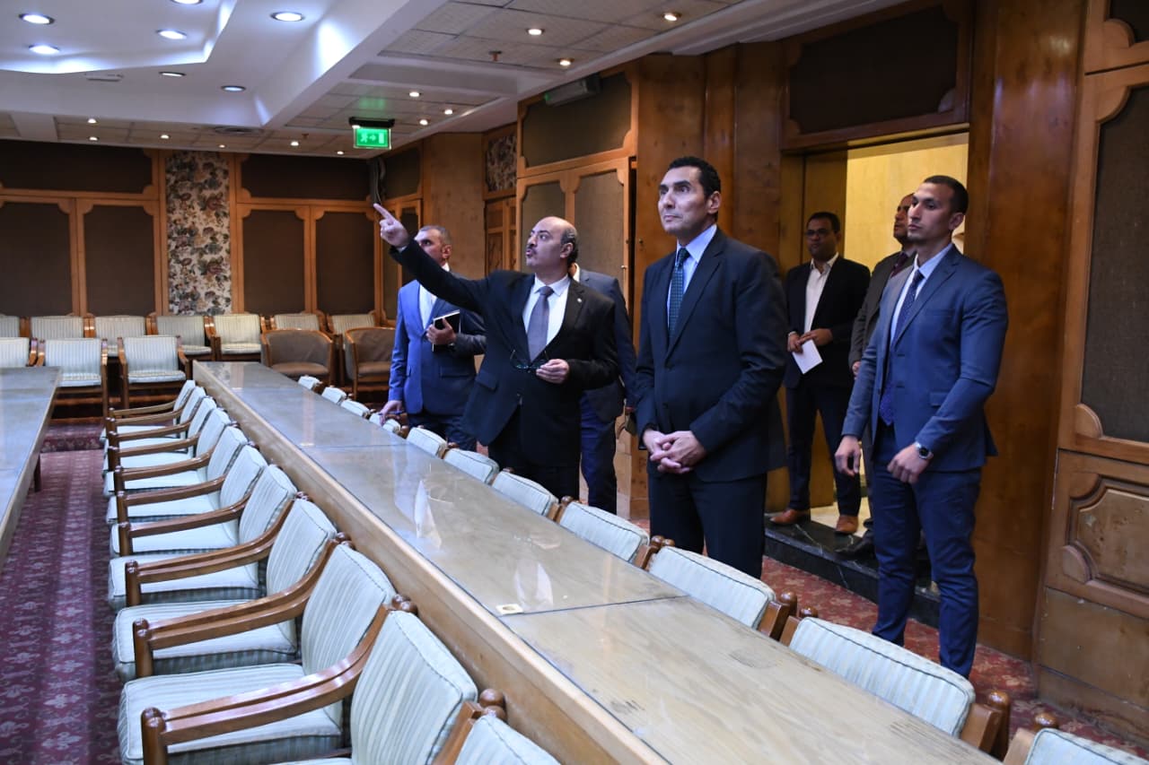 وزير الرياضة يتفقد المنشآت الملحقة باستاد القاهرة