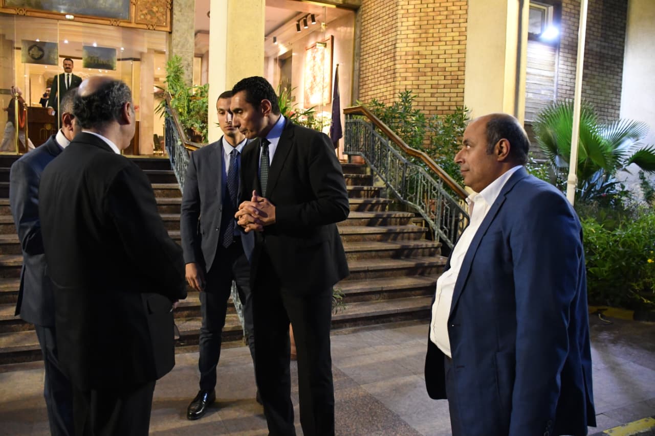 وزير الرياضة يتفقد المنشآت الملحقة باستاد القاهرة