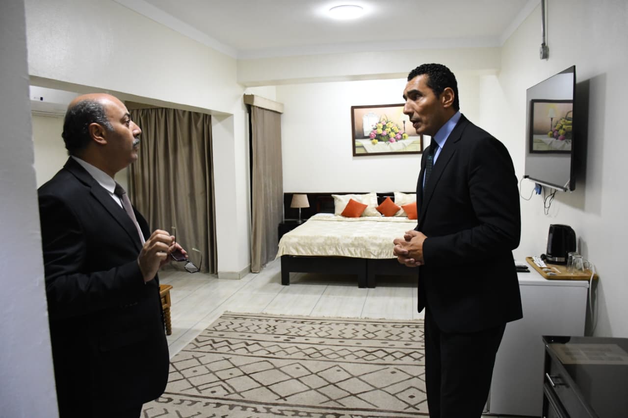 وزير الرياضة يتفقد المنشآت الملحقة باستاد القاهرة
