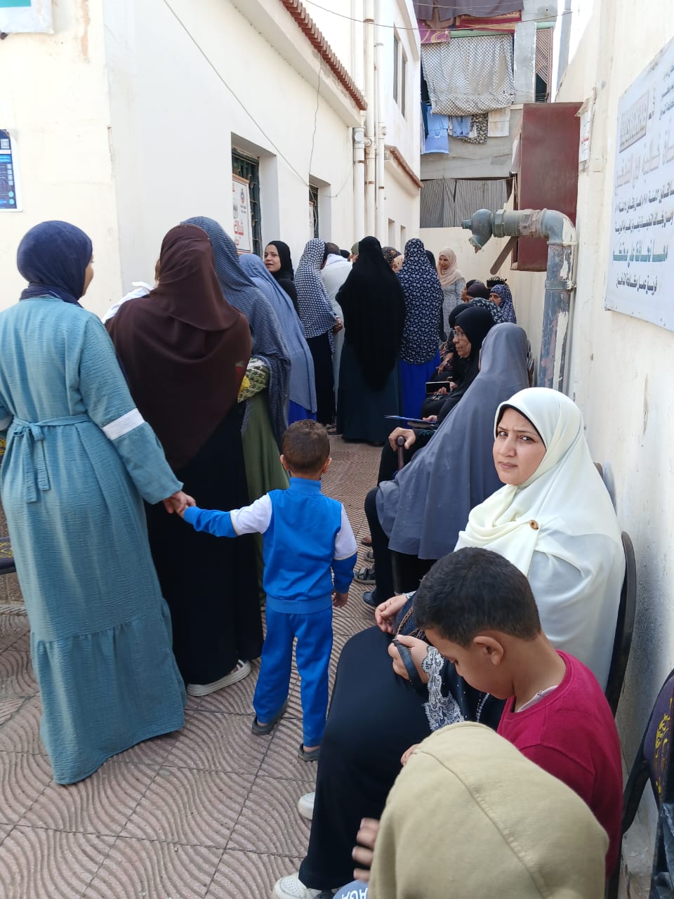 قافلة طبية علاجية بقرية الأربعين التابعة لمركز فارسكور