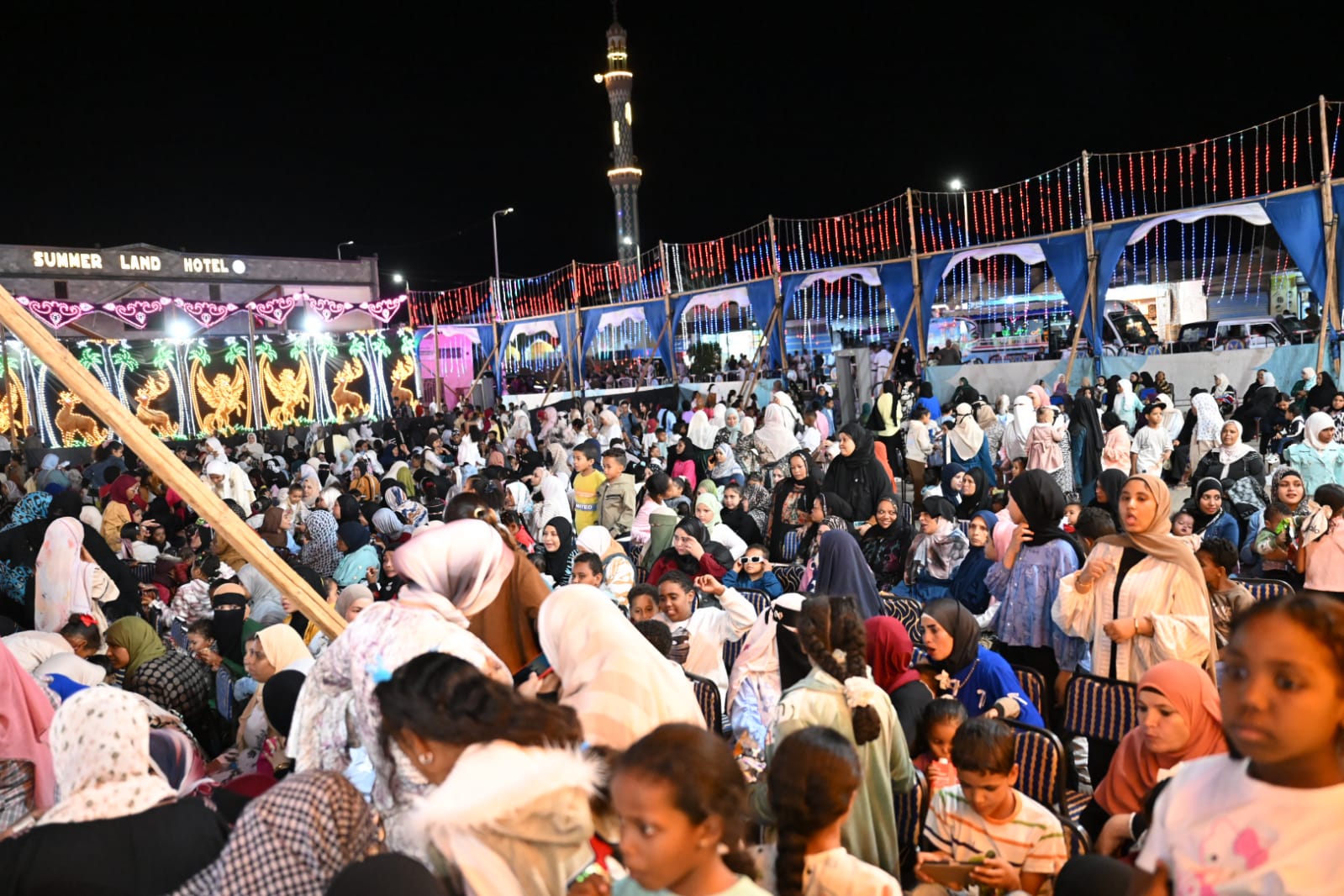 حفلا فنيا في السوق السياحي بأبو سمبل في ليلة تعامد الشمس 