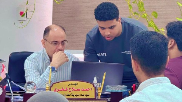 محافظ أسيوط: إطلاق رابط إلكتروني تفاعلي لتلقي شكاوى المواطنين من حالة الطرق وسرعة التعامل معها ضمن جهود التحول الرقمي