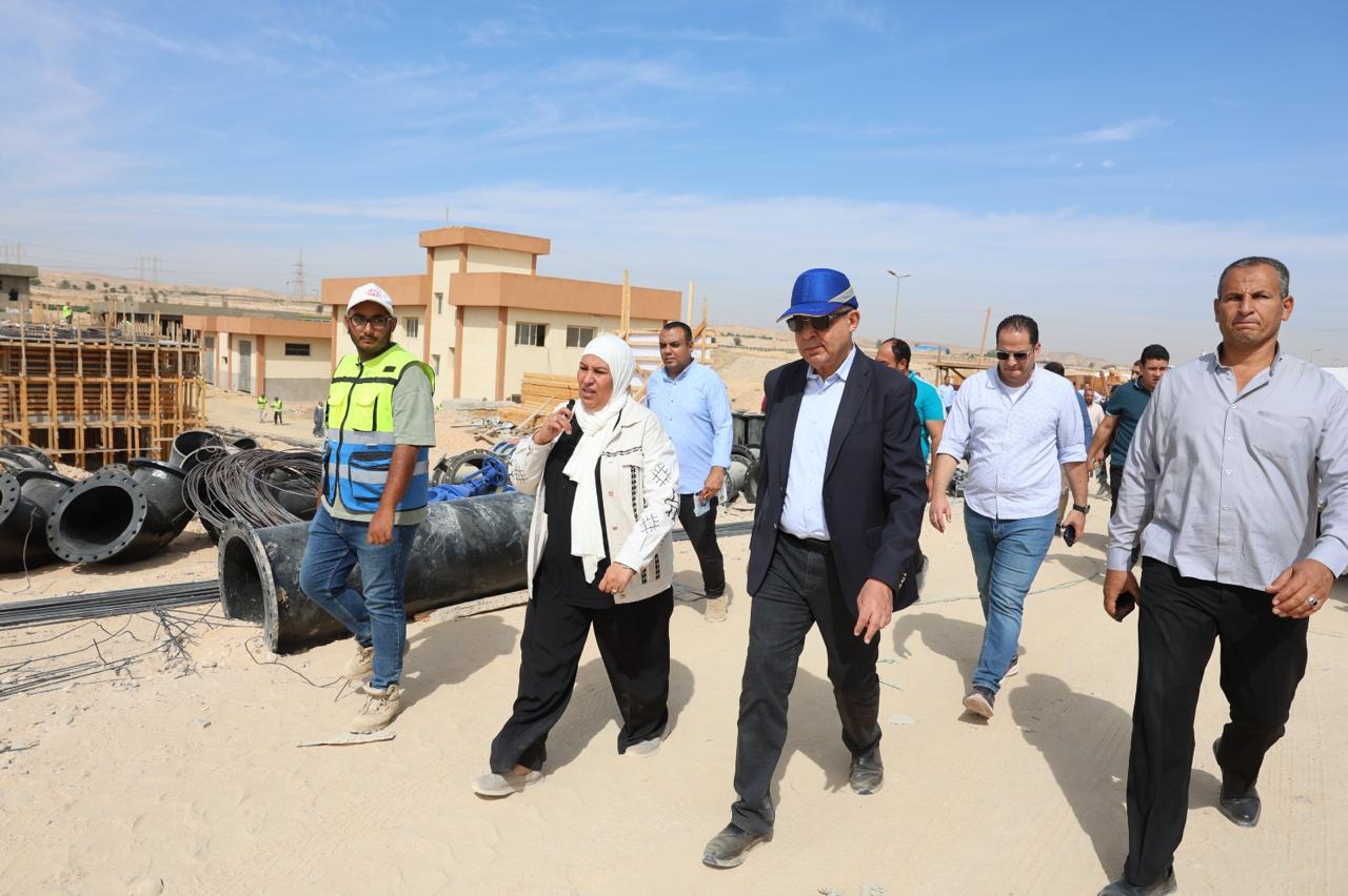 محافظ المنيا يتفقد محطة معالجة الصرف الصحي بقرية دلجا بمركز ديرمواس