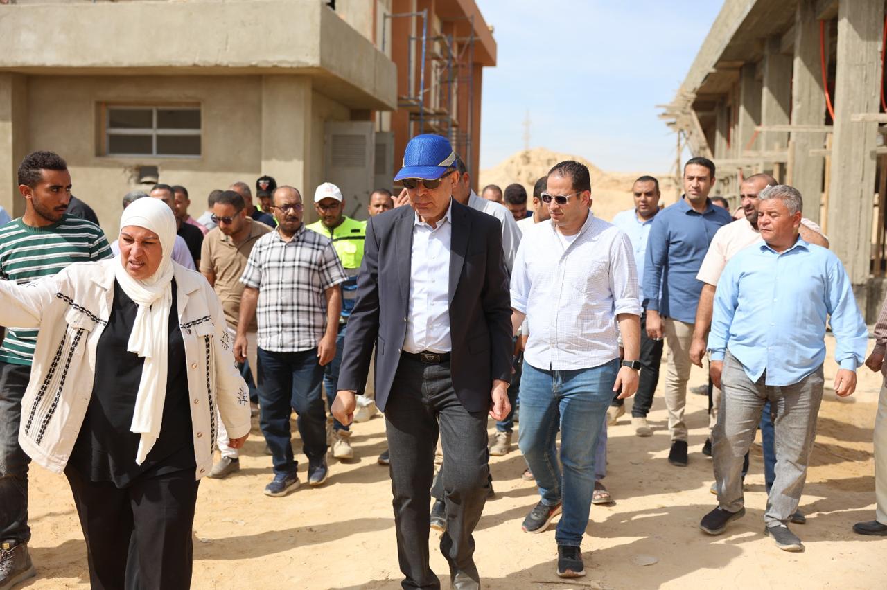 محافظ المنيا يتفقد محطة معالجة الصرف الصحي بقرية دلجا بمركز ديرمواس