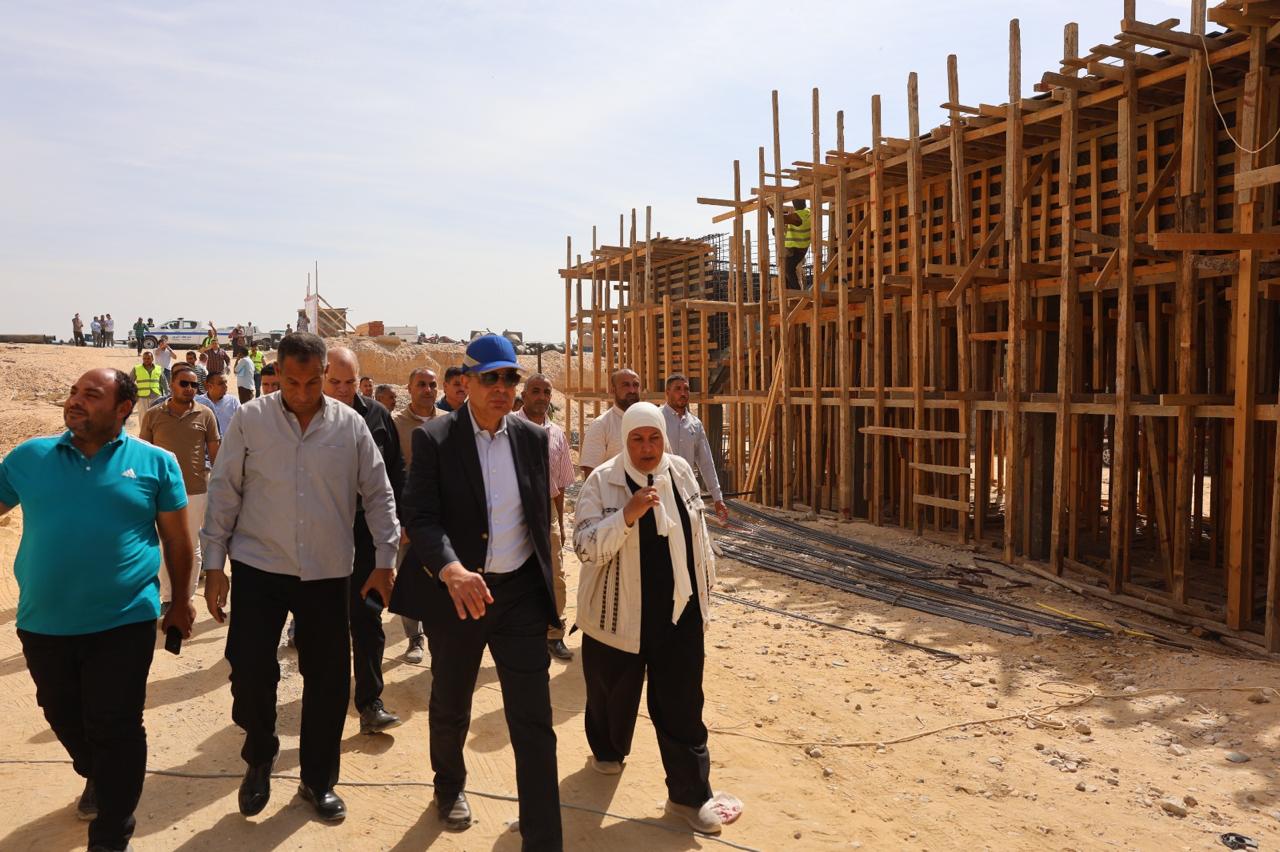 محافظ المنيا يتفقد محطة معالجة الصرف الصحي بقرية دلجا بمركز ديرمواس