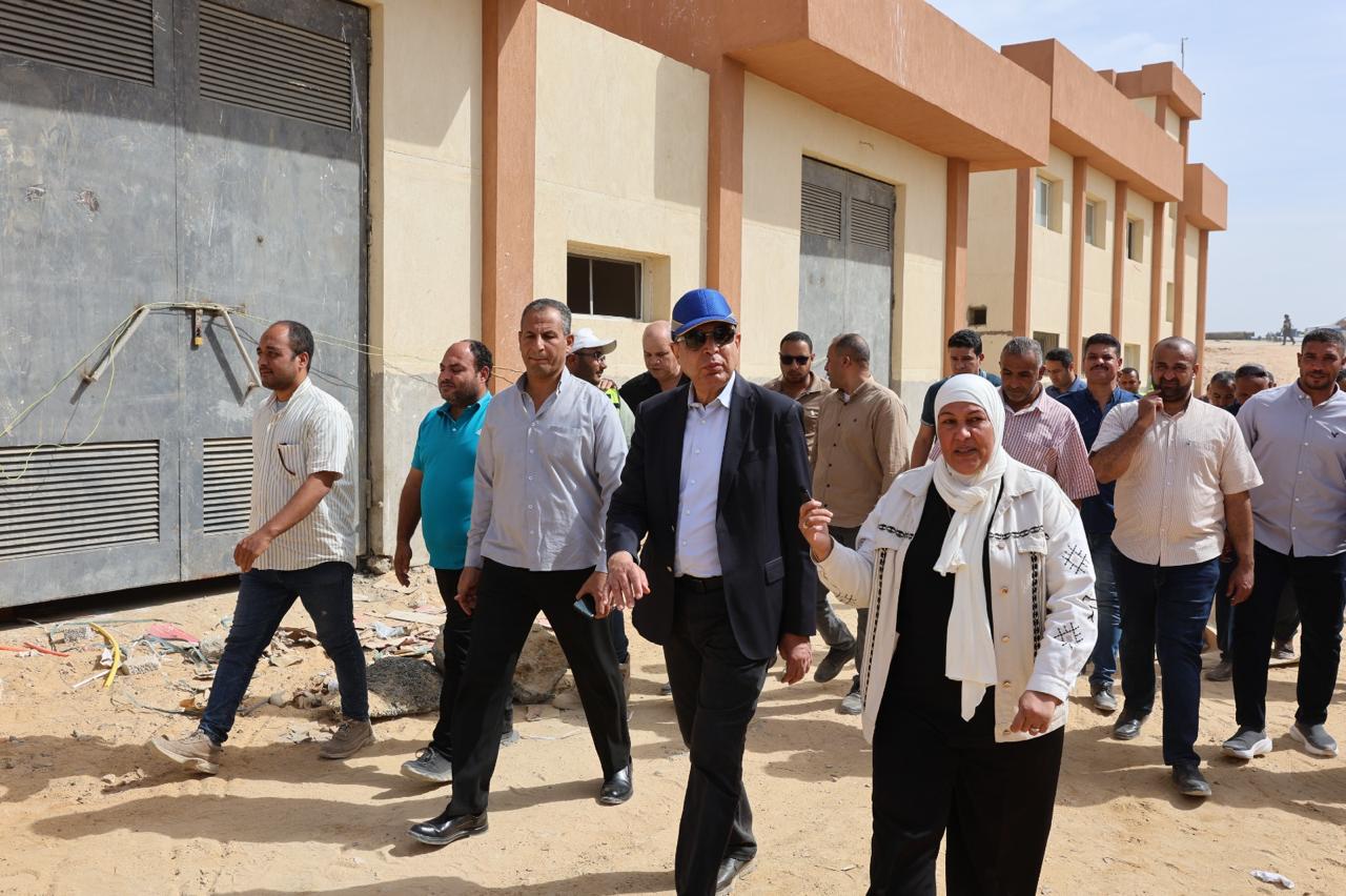 محافظ المنيا يتفقد محطة معالجة الصرف الصحي بقرية دلجا بمركز ديرمواس