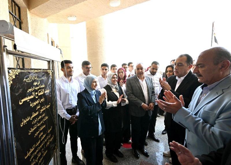 رئيس الوزراء يفتتح مدرسة المتفوقين في العلوم والتكنولوجيا STEM