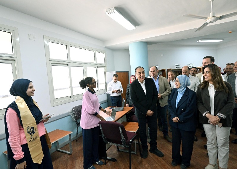 رئيس الوزراء يفتتح مدرسة المتفوقين في العلوم والتكنولوجيا STEM