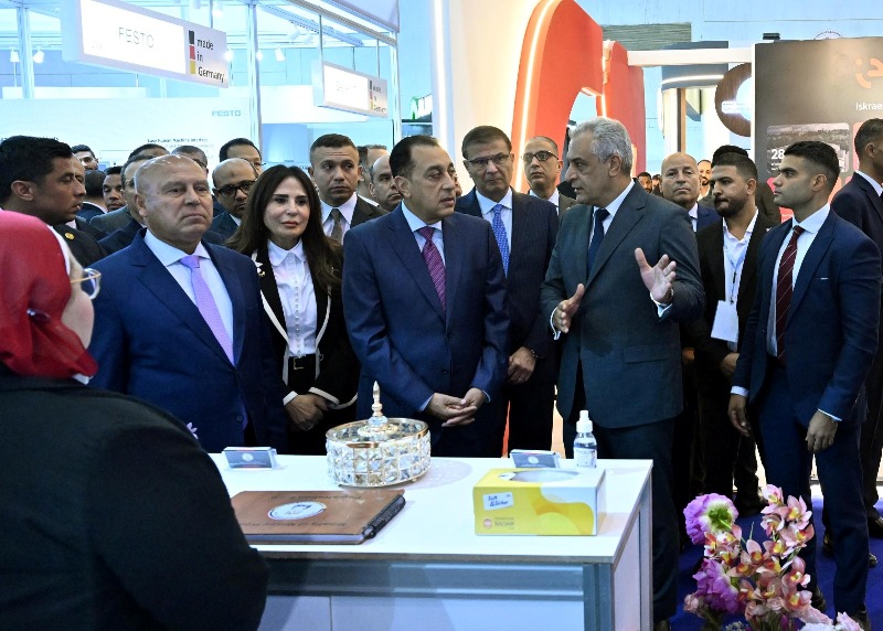 جولة رئيس مجلس الوزراء في عدد من أجنحة الشركات والجهات المُشاركة  