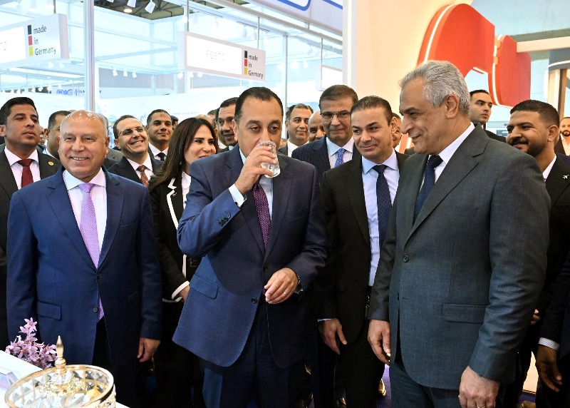 جولة رئيس مجلس الوزراء في عدد من أجنحة الشركات والجهات المُشاركة  