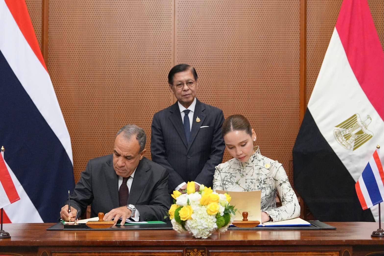 أعمال الدورة الثالثة للجنة الوزارية المشتركة بين مصر وتايلاند في بانجكوك
