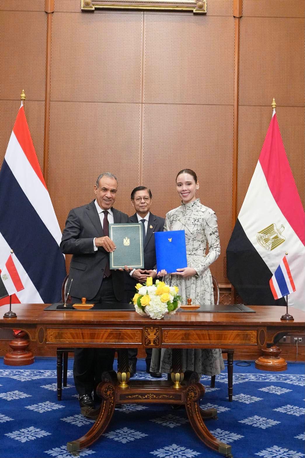 أعمال الدورة الثالثة للجنة الوزارية المشتركة بين مصر وتايلاند في بانجكوك
