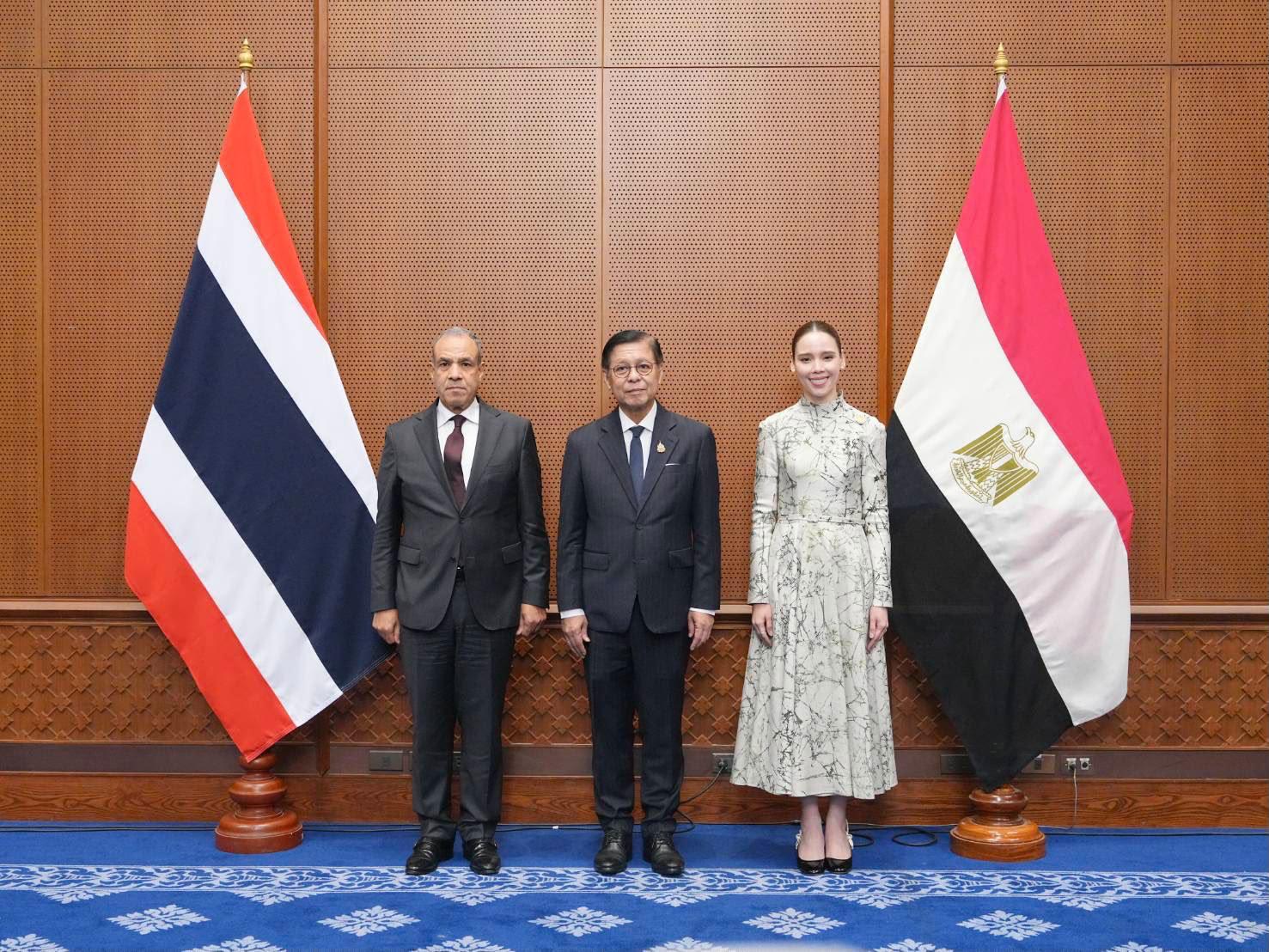 أعمال الدورة الثالثة للجنة الوزارية المشتركة بين مصر وتايلاند في بانجكوك