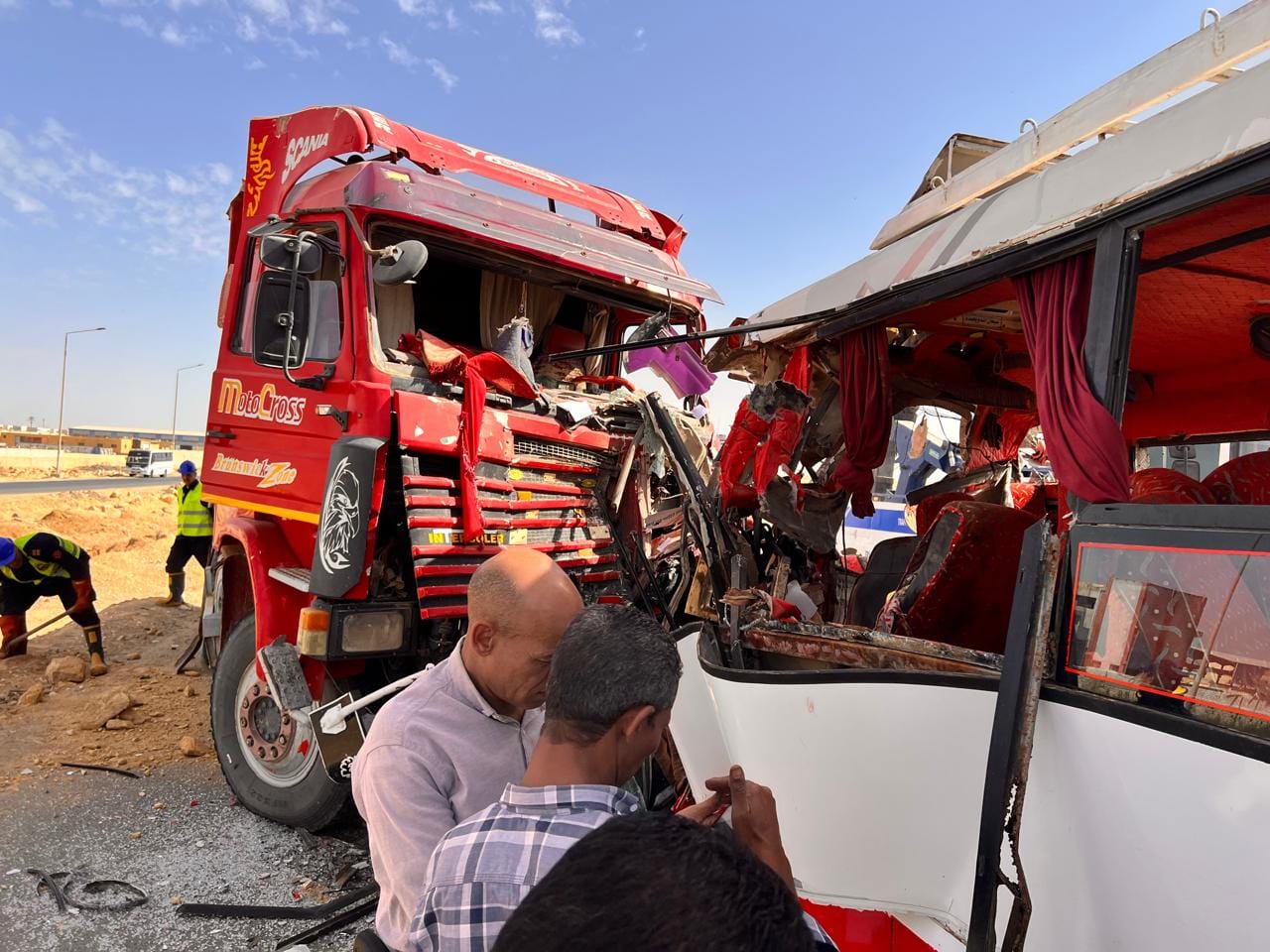 حادث تصادم نقل بأتوبيس