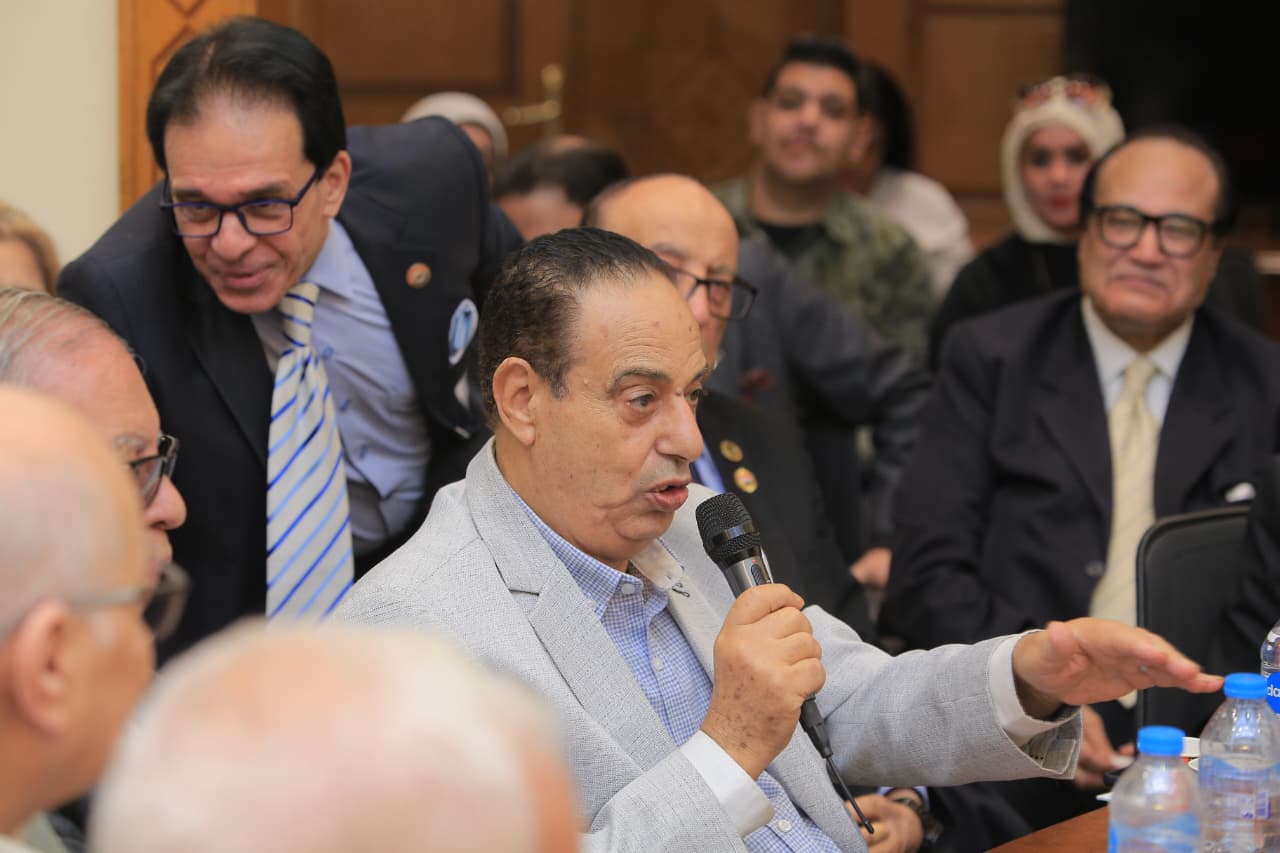  الاجتماع الأسبوعي لحزب الغد برئاسة المهندس موسى مصطفى موسى