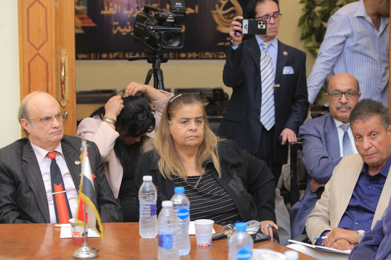  الاجتماع الأسبوعي لحزب الغد برئاسة المهندس موسى مصطفى موسى