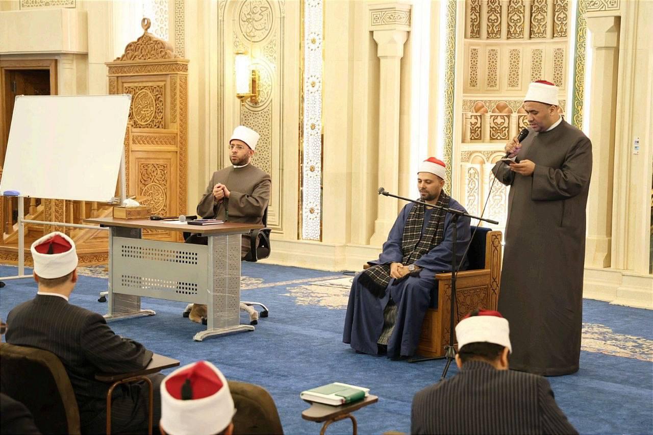 فعاليات الدورة التدريبية أصول الفكر المعتدل وتحسين الأداء اللغوي