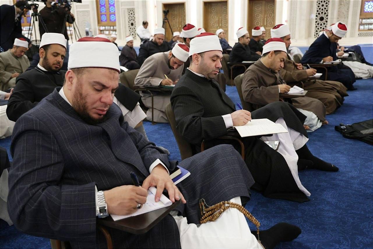 فعاليات الدورة التدريبية أصول الفكر المعتدل وتحسين الأداء اللغوي
