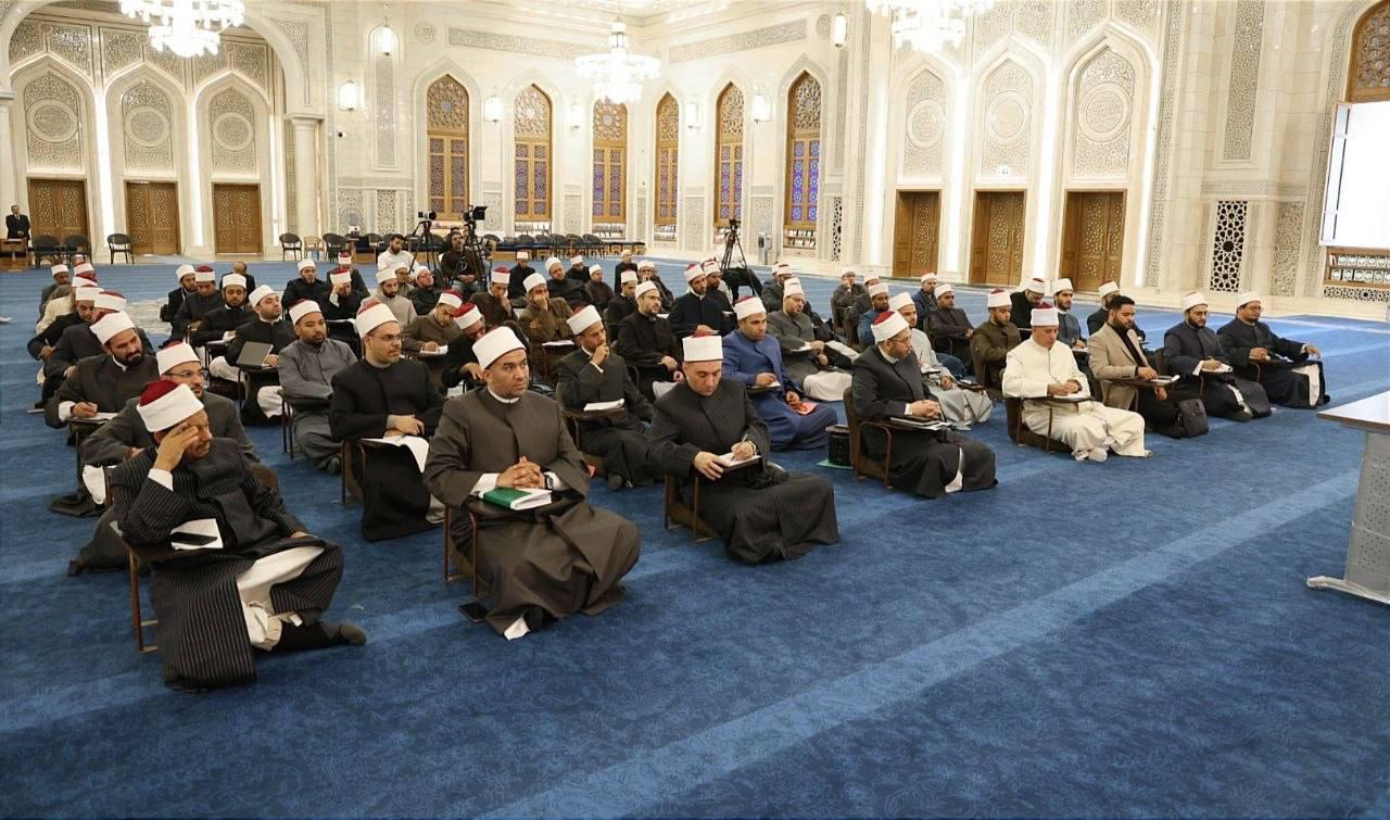 فعاليات الدورة التدريبية أصول الفكر المعتدل وتحسين الأداء اللغوي
