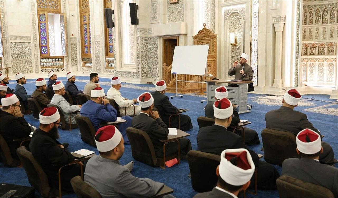 فعاليات الدورة التدريبية أصول الفكر المعتدل وتحسين الأداء اللغوي