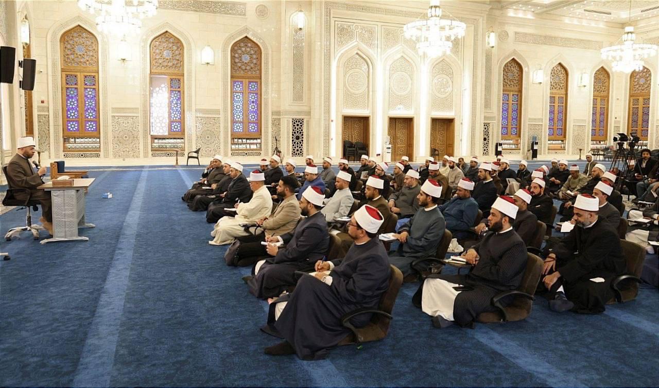 فعاليات الدورة التدريبية أصول الفكر المعتدل وتحسين الأداء اللغوي