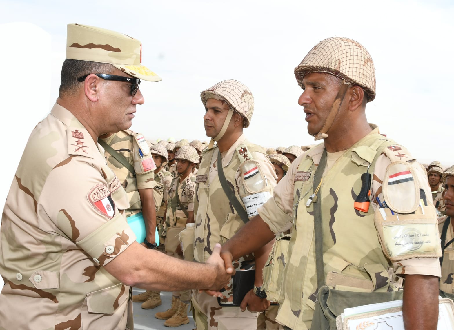 القائد العام للقوات المسلحة وزير الدفاع والإنتاج الحربى يشهد تنفيذ المرحلة الرئيسية للمشروع التكتيكى