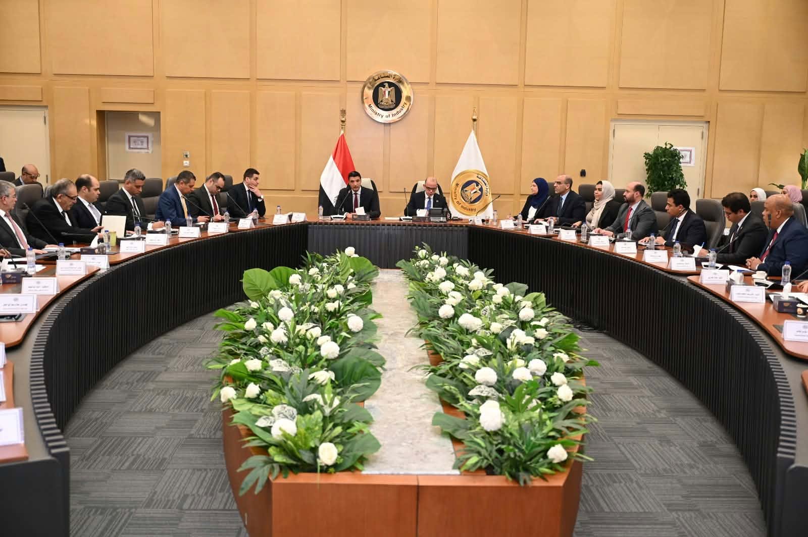  وزيرا الصناعة والاستثمار يبحثان مع منتجي الحديد ومصانع الدرفلة تحديات القطاع وسبل التغلب عليها 
