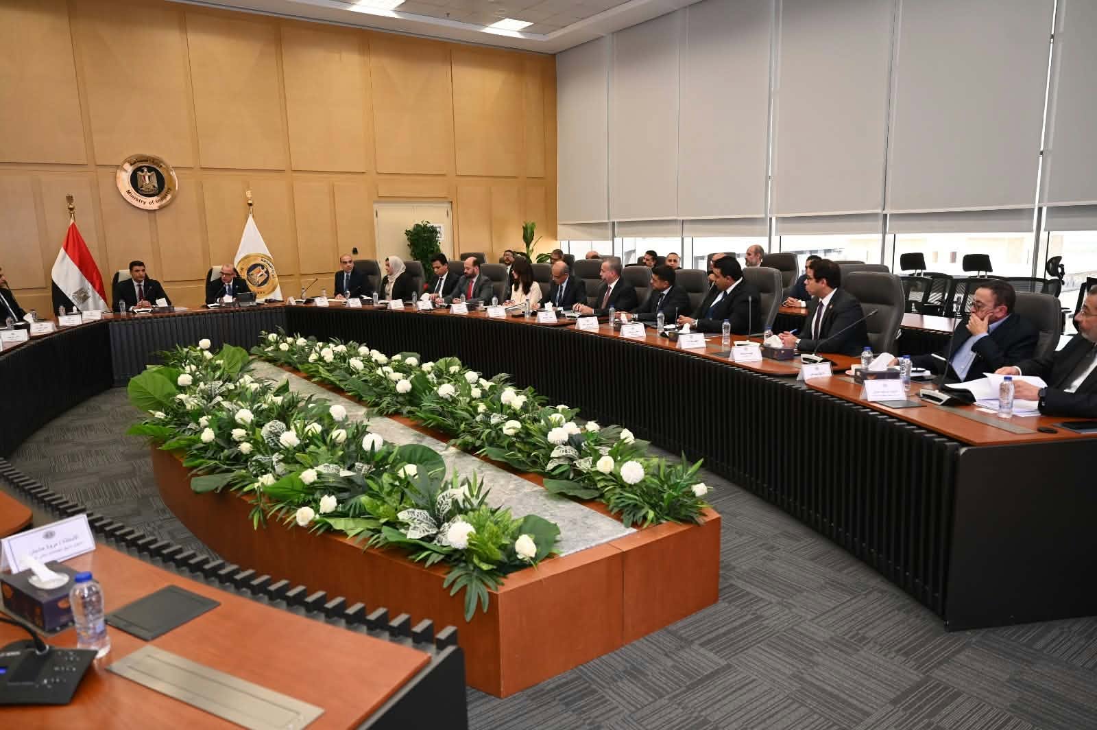  وزيرا الصناعة والاستثمار يبحثان مع منتجي الحديد ومصانع الدرفلة تحديات القطاع وسبل التغلب عليها 