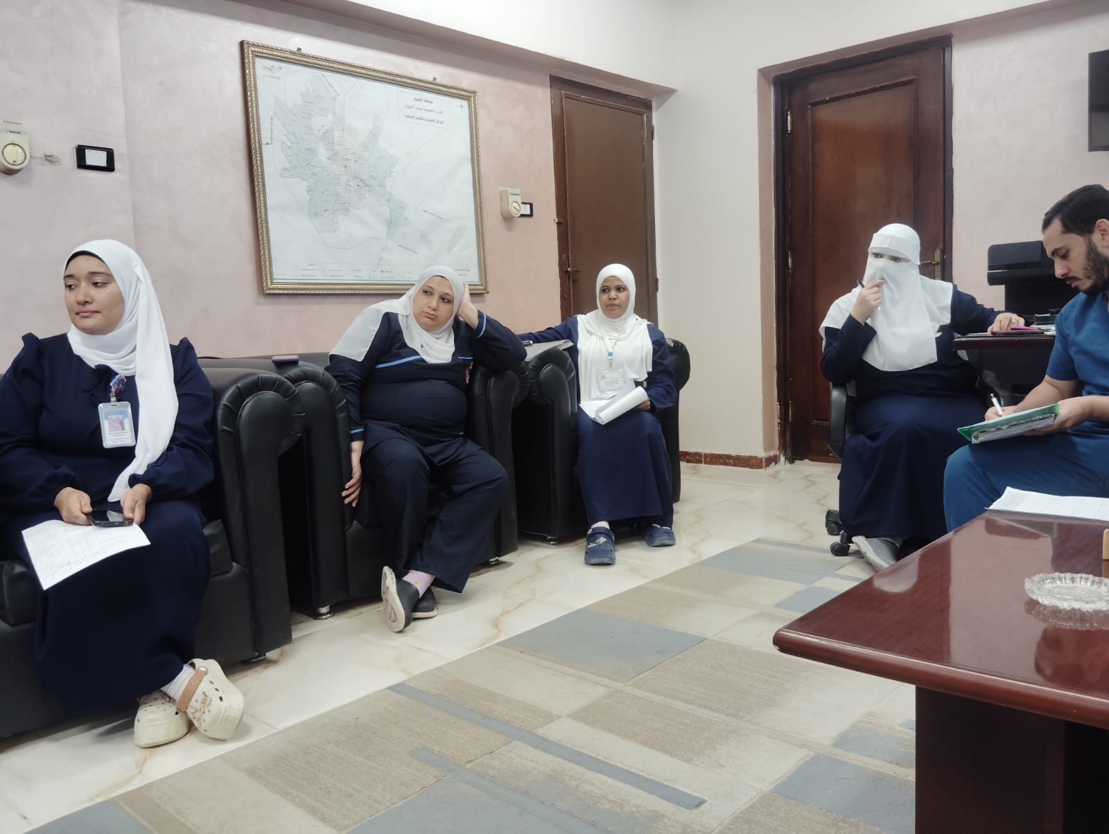 وكيل صحة الفيوم يناقش احتياجات المستشفى العام من الأجهزة الطبية