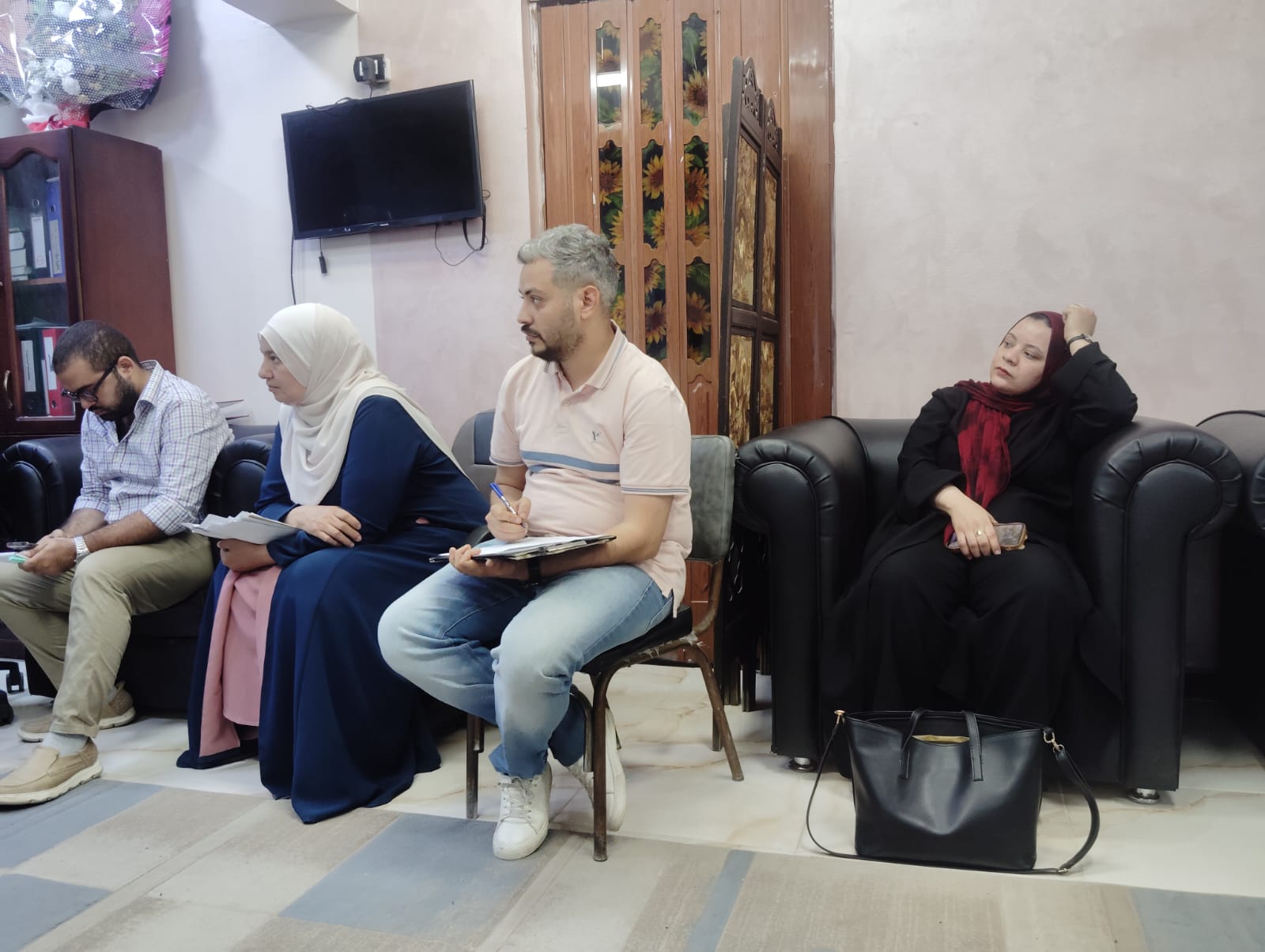 وكيل صحة الفيوم يناقش احتياجات المستشفى العام من الأجهزة الطبية